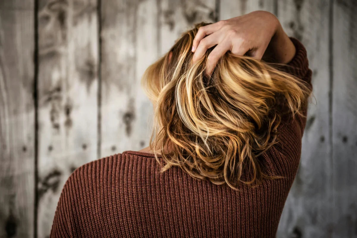 Cosa danneggia i capelli? Ecco i 3 errori più diffusi e come curarli